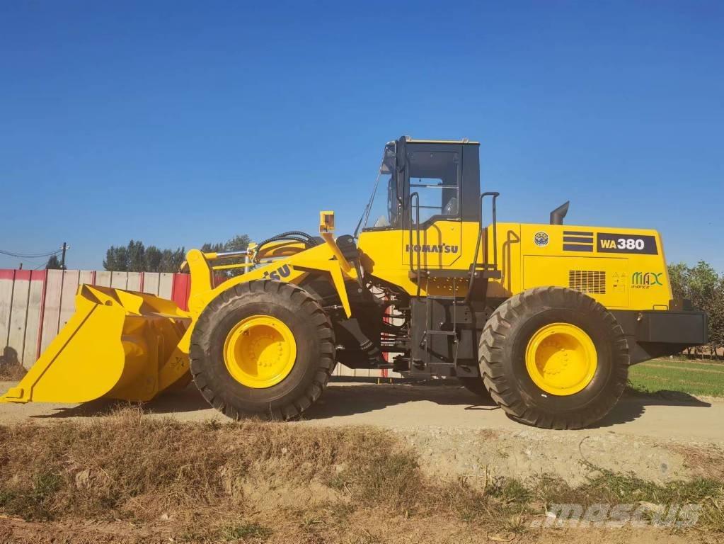 Komatsu WA 320 Kolesové nakladače