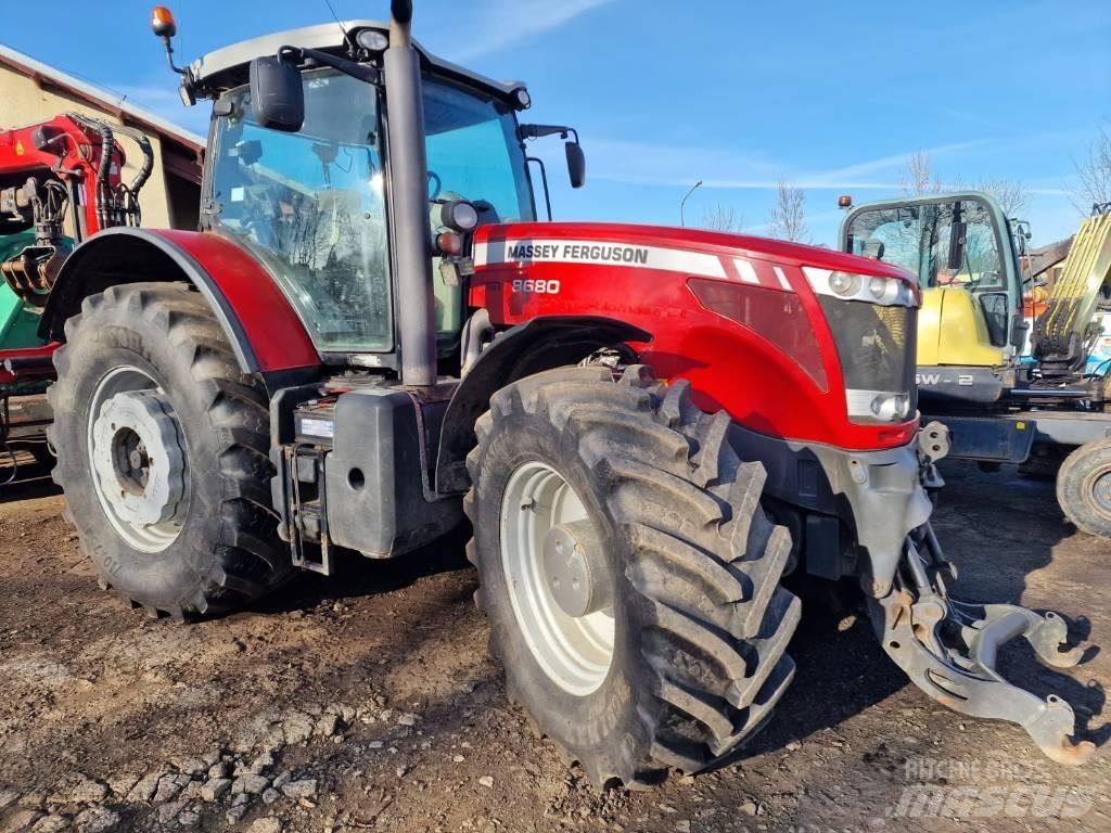 Massey Ferguson 8680 Traktory