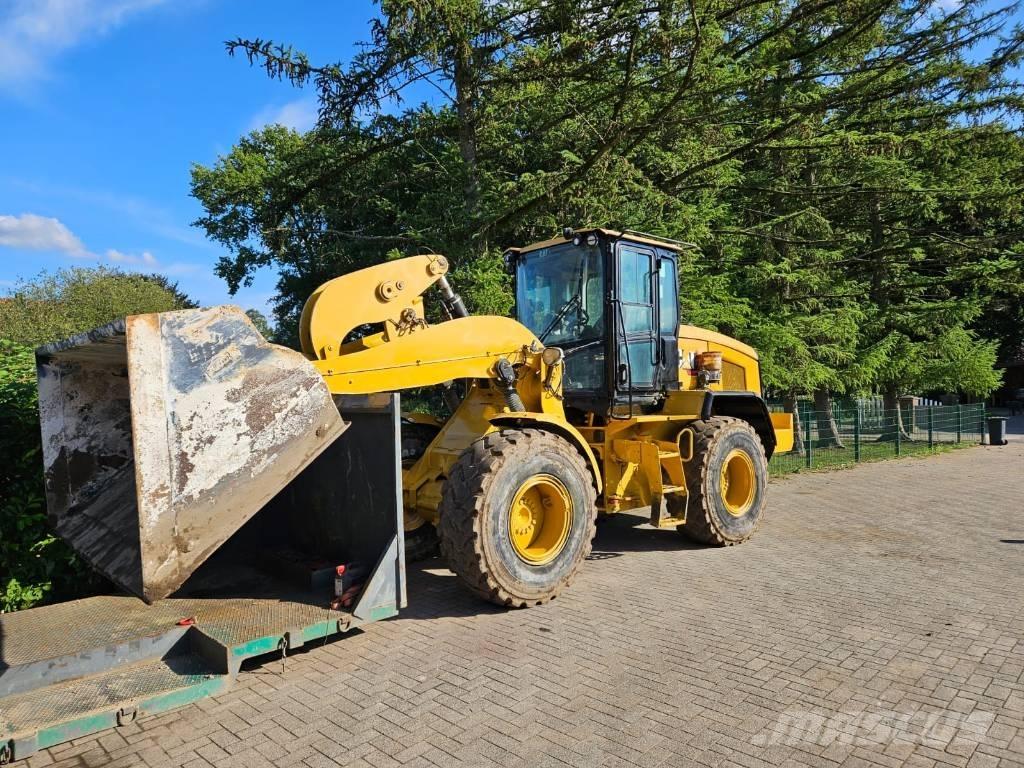 CAT 930 M Kolesové nakladače