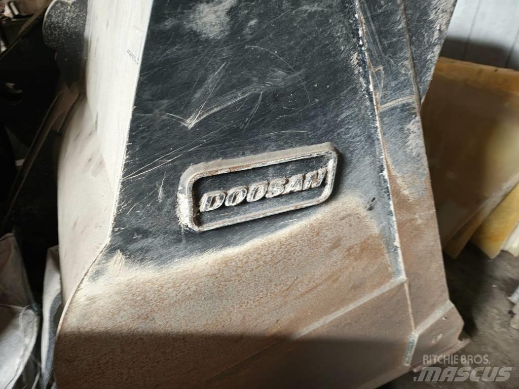 Doosan DL 320-7 Kolesové nakladače