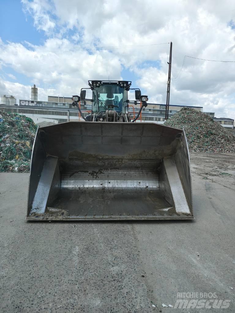 Doosan DL 320-7 Kolesové nakladače