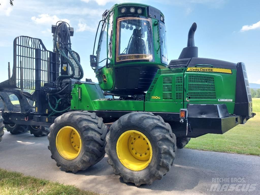 John Deere 1110G Lesné traktory