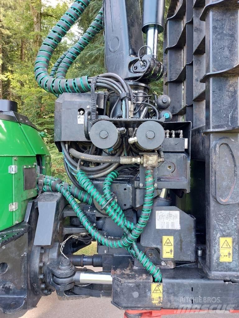 John Deere 1110G Lesné traktory