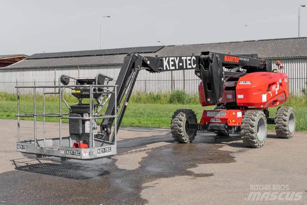 Manitou 200 ATJ e Kĺbové plošiny
