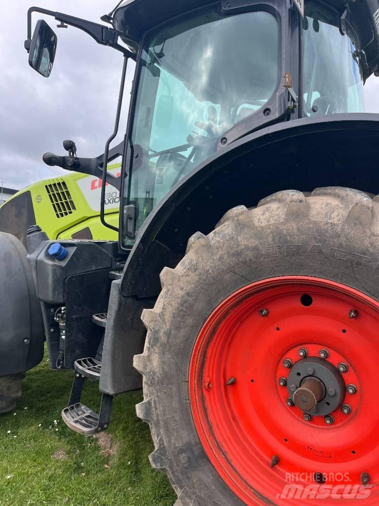 CLAAS AXION 830 CIS+ Traktory