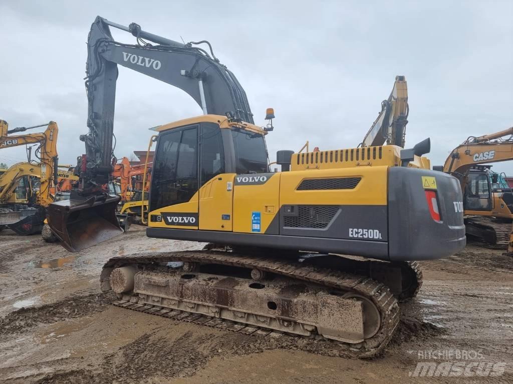 Volvo EC 250 D L Pásové rýpadlá