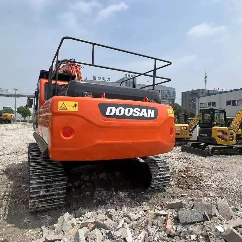 Doosan DX300 Pásové rýpadlá