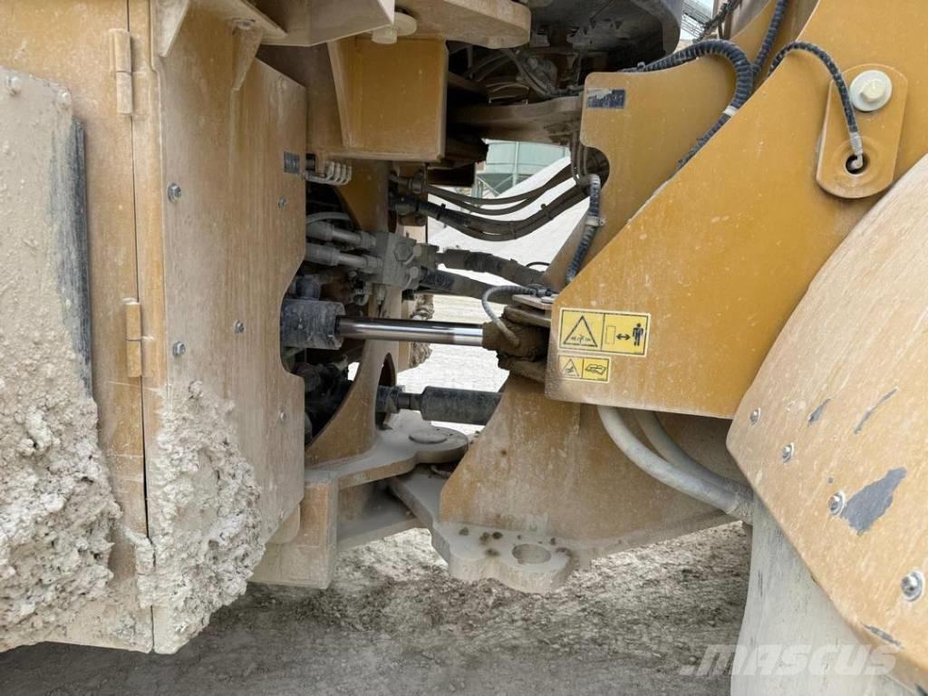 CAT 972M Kolesové nakladače