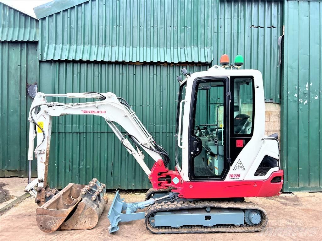 Takeuchi TB225 Mini rýpadlá < 7t