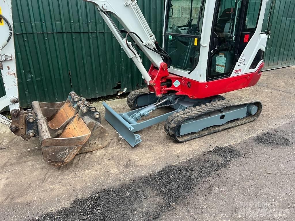 Takeuchi TB225 Mini rýpadlá < 7t