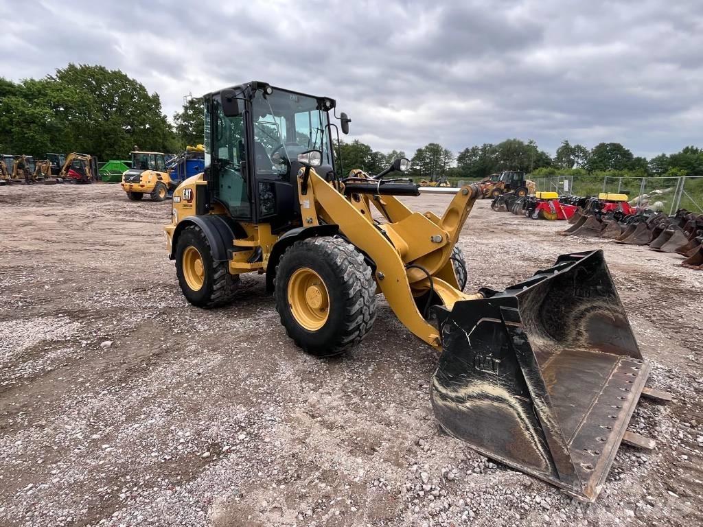 CAT 908M Kolesové nakladače