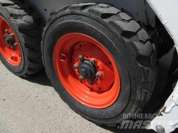 Bobcat 553 Šmykom riadené nakladače