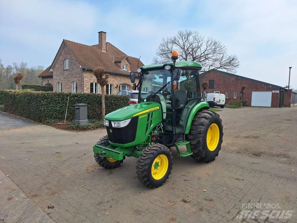 John Deere 4049R Kompaktné traktory