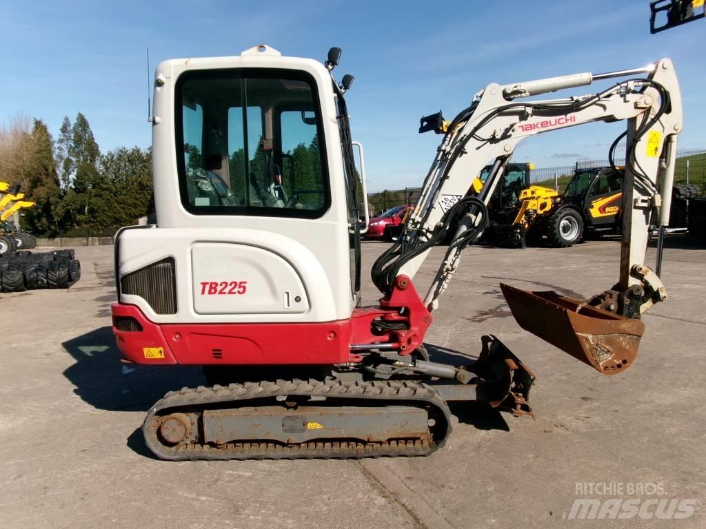 Takeuchi TB 225 Mini rýpadlá < 7t