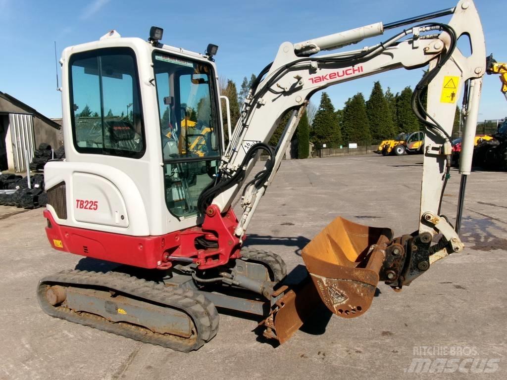 Takeuchi TB 225 Mini rýpadlá < 7t