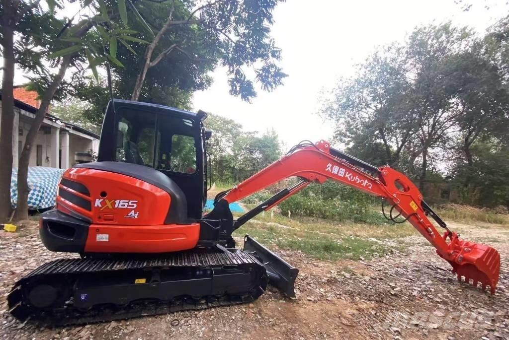 Kubota 165 Pásové rýpadlá