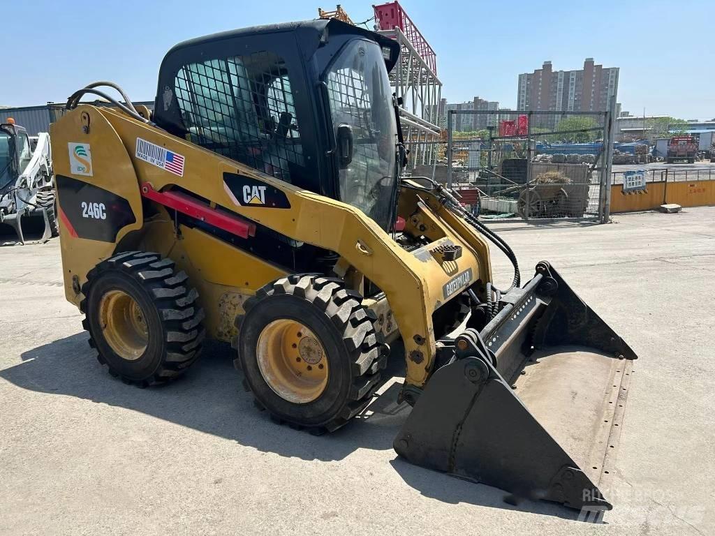 CAT 246 C Šmykom riadené nakladače