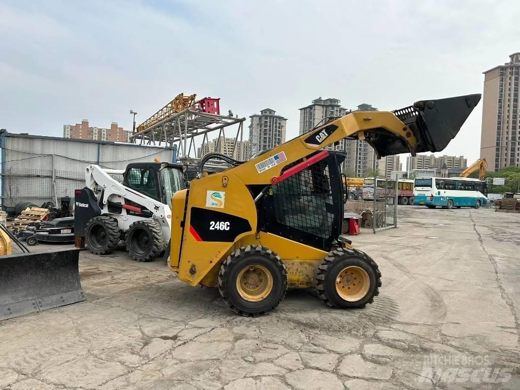CAT 246 C Šmykom riadené nakladače