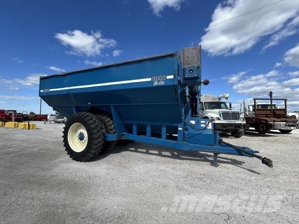 Kinze 1040 Obilné návesy