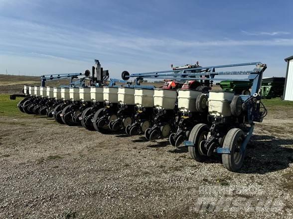 Kinze 3600 Sadiace stroje