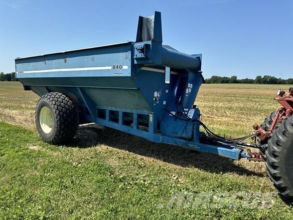 Kinze 840 Obilné návesy