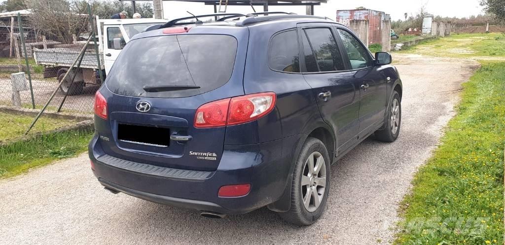 Hyundai SANTA FE Automobily