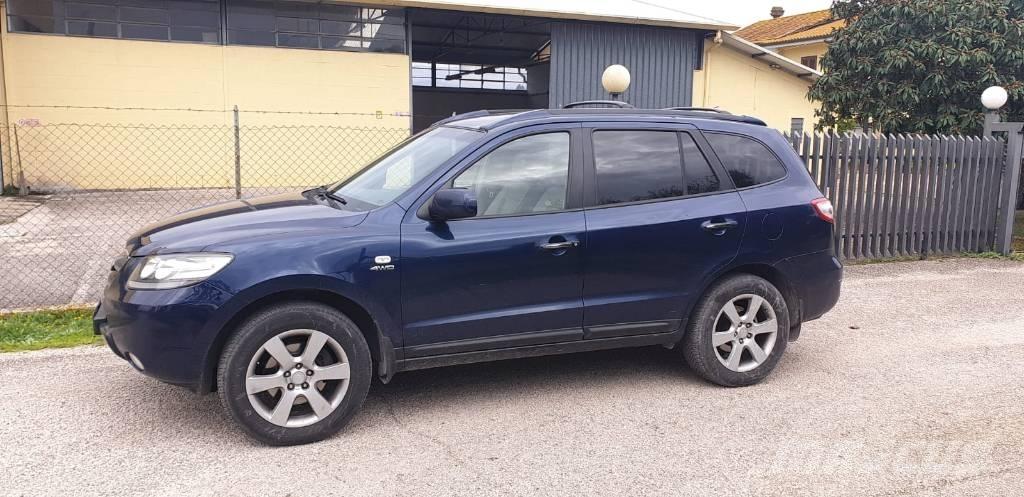 Hyundai SANTA FE Automobily