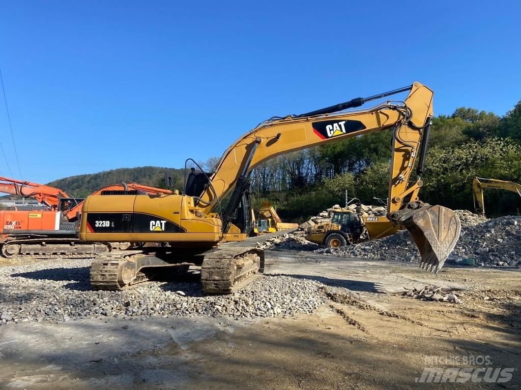 CAT 323 D Pásové rýpadlá