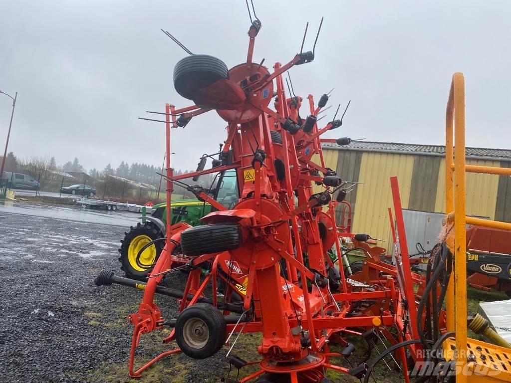 Kuhn GF8702 Obracače a zhrabovače sena