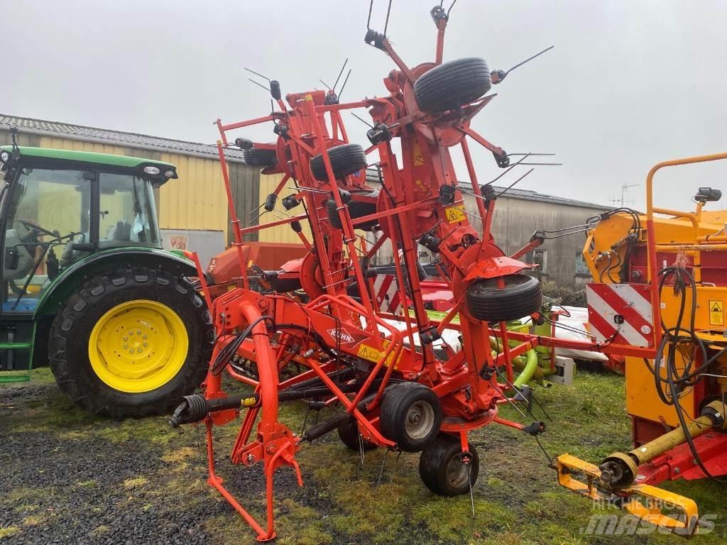 Kuhn GF8702 Obracače a zhrabovače sena