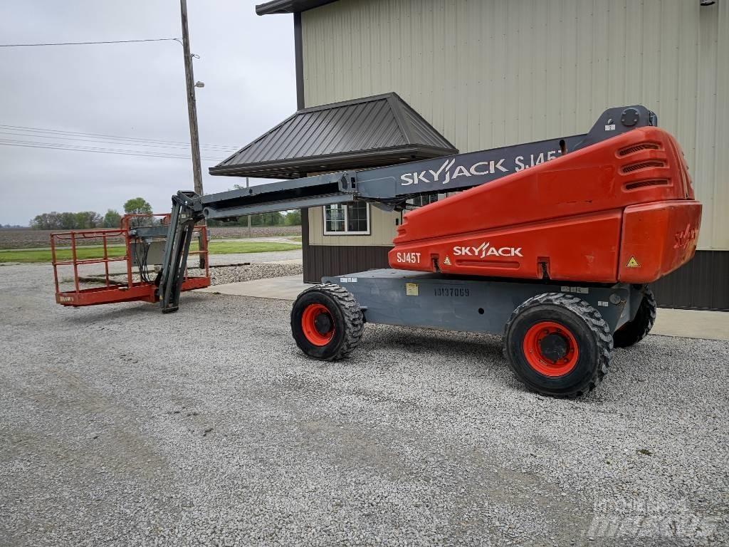 SkyJack SJ 45 T Teleskopické plošiny