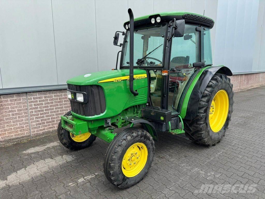 John Deere 5215 Automobily