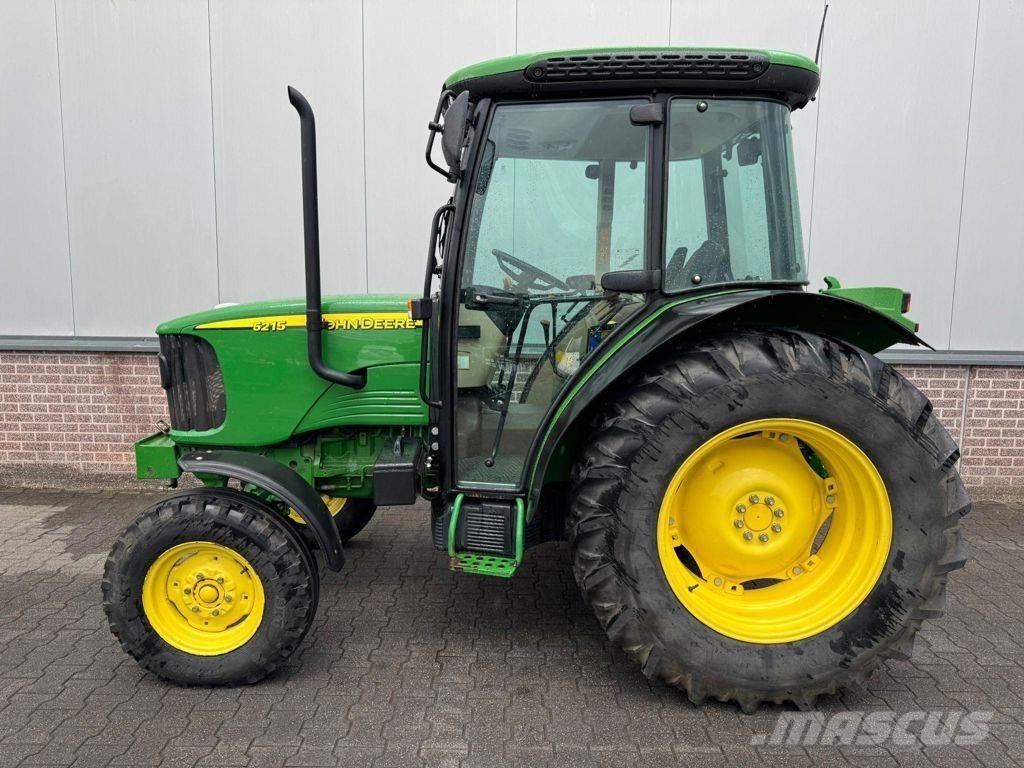John Deere 5215 Automobily