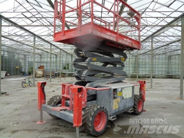 SkyJack SJ 6832 RT Nožnicové zdvíhacie plošiny