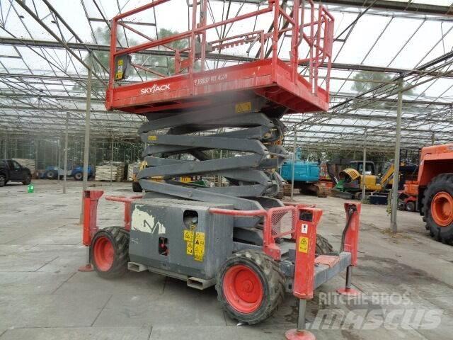 SkyJack SJ 6832 RT Nožnicové zdvíhacie plošiny