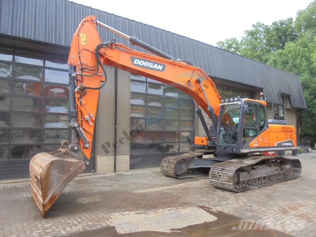Doosan DX 255 LC-5 Pásové rýpadlá