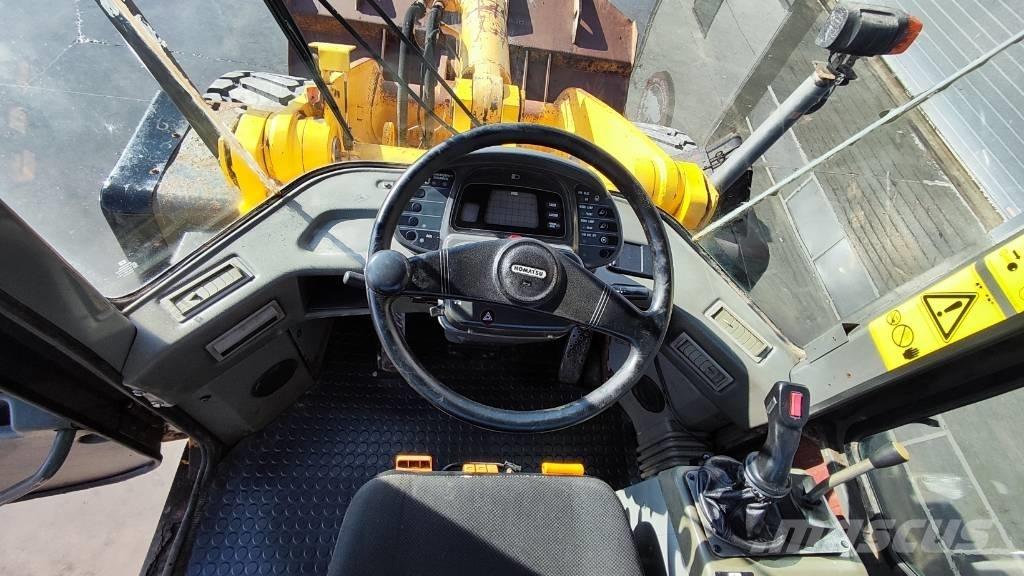 Komatsu WA 270-3 Kolesové nakladače
