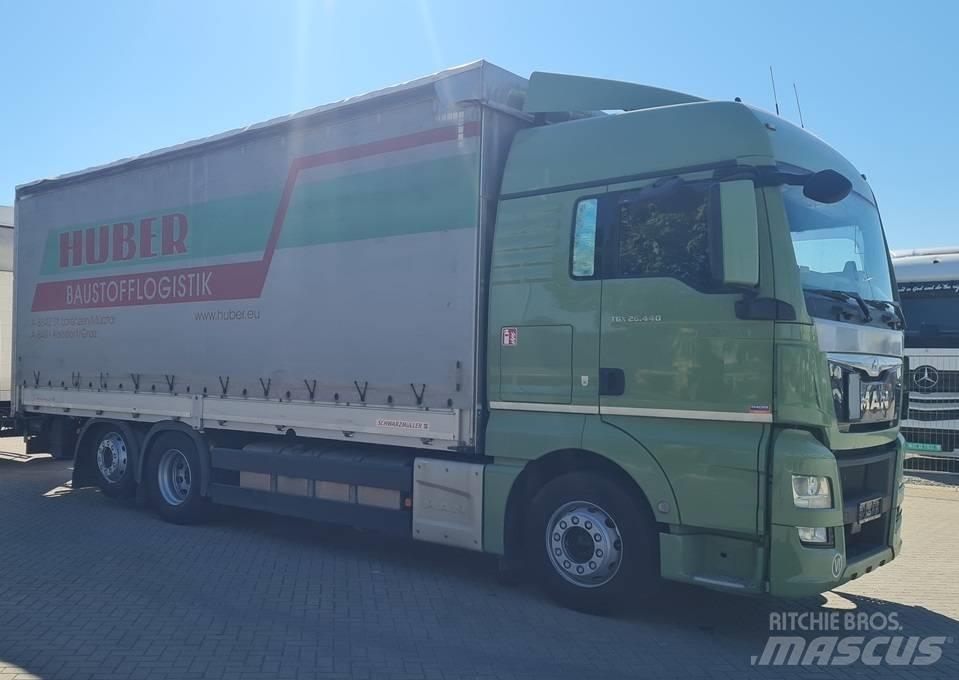 MAN 26.440 / 7.4m / LIFT Nákladné vozidlá s bočnou zhrnovacou plachtou
