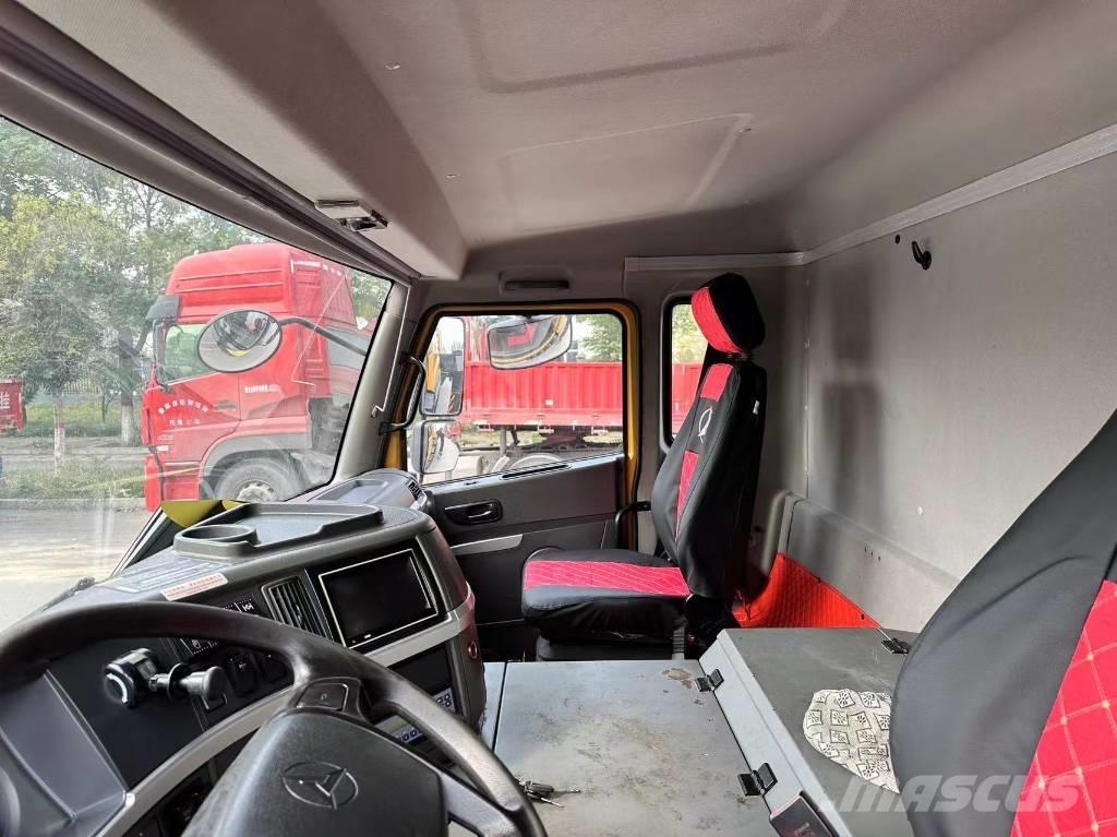 Sany STC1000T Univerzálne terénne žeriavy