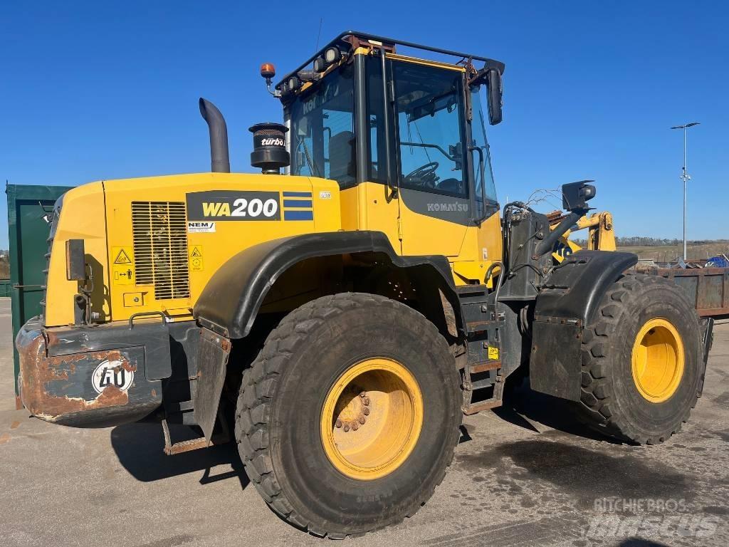 Komatsu WA 200-7 Pásové rýpadlá