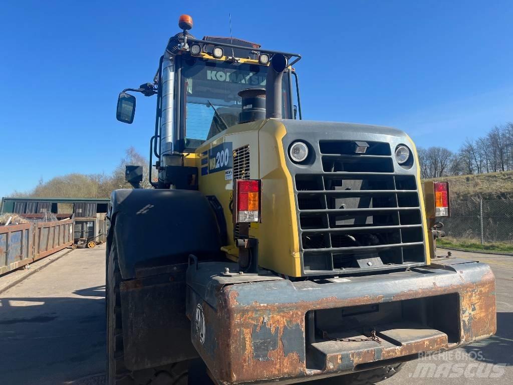 Komatsu WA 200-7 Pásové rýpadlá
