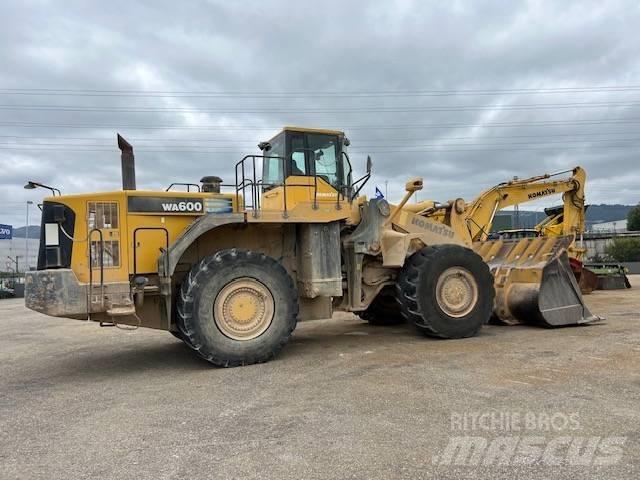 Komatsu WA 600-6 Kolesové nakladače