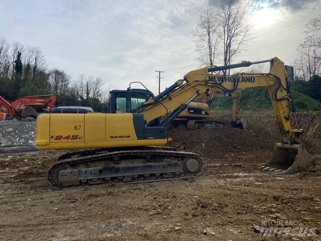 New Holland E245 Pásové rýpadlá
