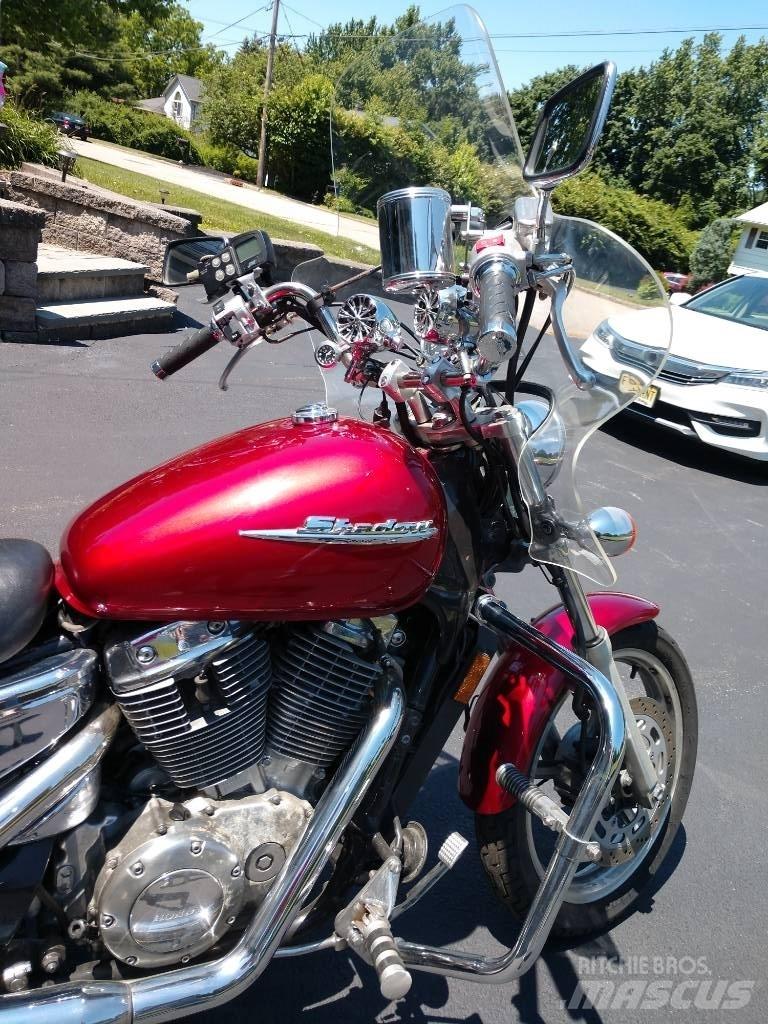 Honda VT1100 Pracovné lode, bárky a pontóny