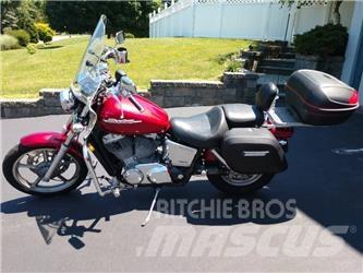 Honda VT1100 Pracovné lode, bárky a pontóny