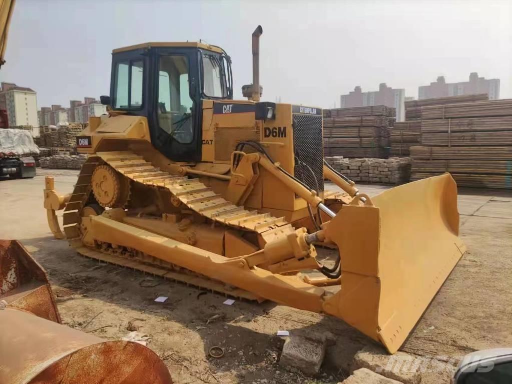 CAT D 6 M Pásové dozéry