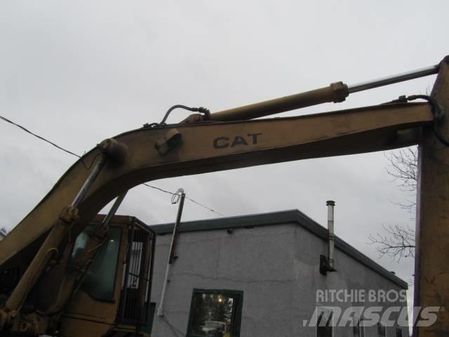 CAT 235 B Pásové rýpadlá