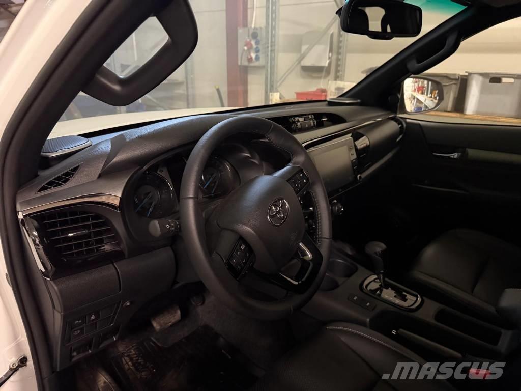 Toyota Hilux 2.8D Dodávky