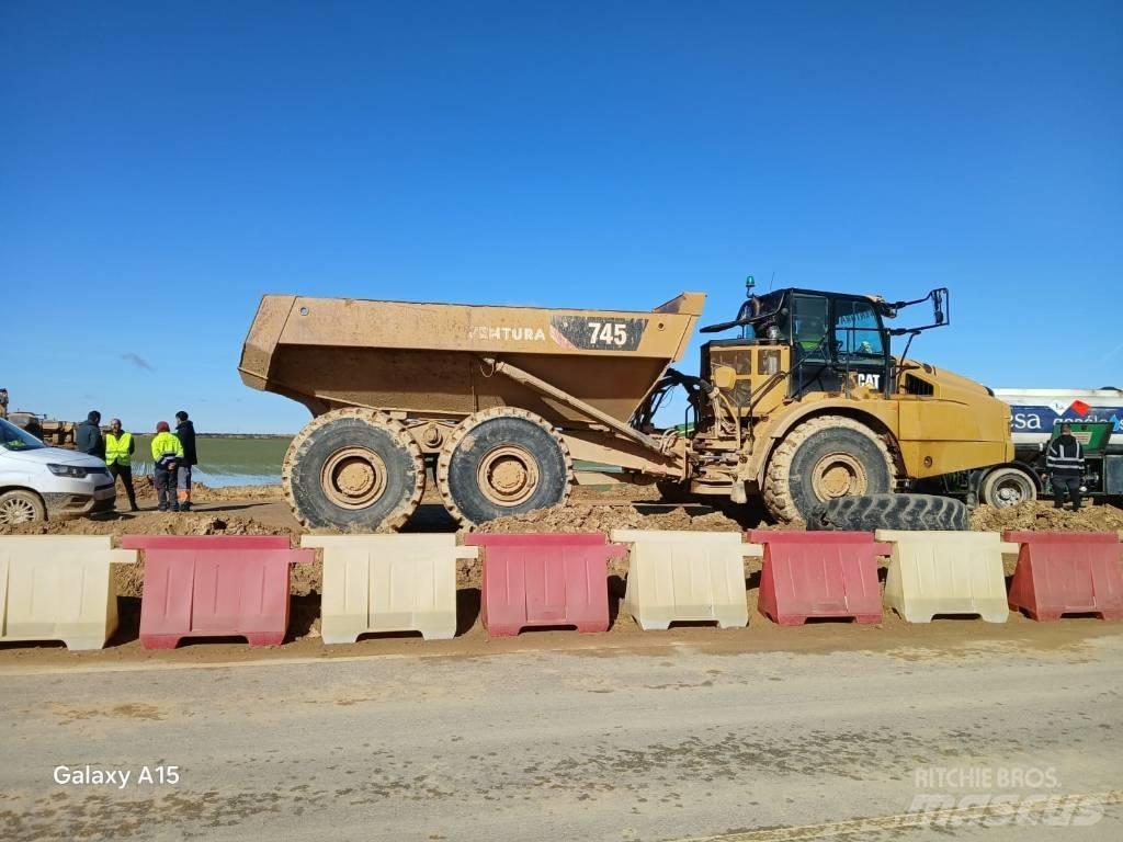 CAT 745 Kĺbové nákladné autá