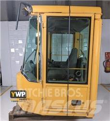 Volvo L 180 E Cab Kabíny a interiér
